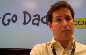 Warren Adelman deja su puesto de CEO en Go Daddy