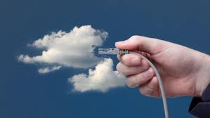 Un gran data center cloud visto desde las nubes